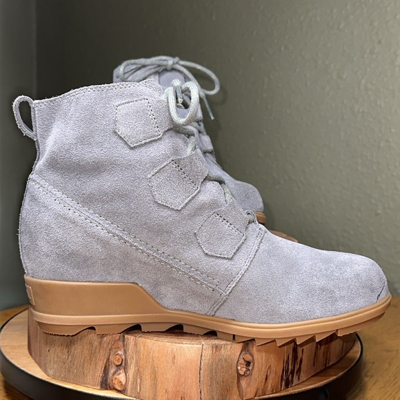 SOREL Women's Evie Lace Waterproof Suede Ankle Bootie - Picture 4 of 15